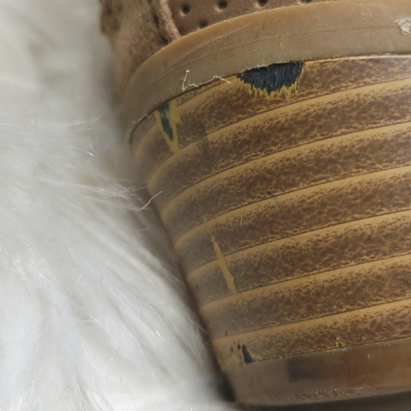 Express Tan perforated booties 6 - Picture 4 of 8